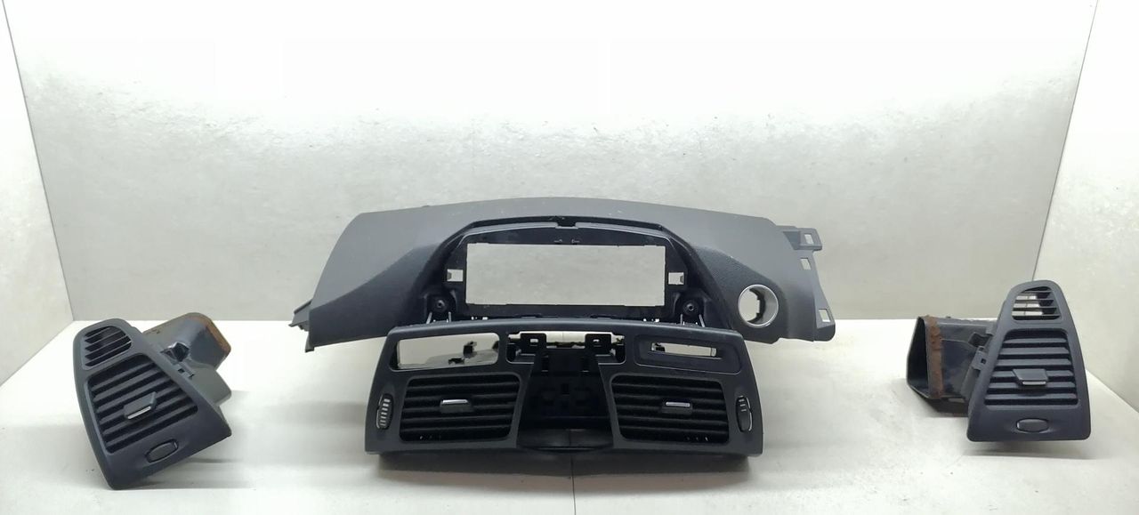 дефлектор обдува салона Renault Laguna 3 поколение 2007, 2.0 л., DCi, M9R 802, дизель, 6МКПП, голубой, хетчбэк 5 дв. - фото №1