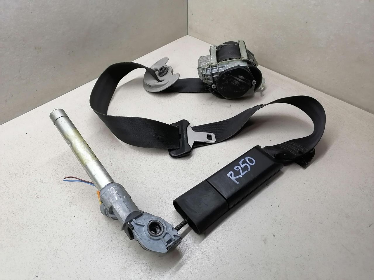ремень безопасности Renault Laguna 3 поколение 2007, 2.0 л., DCi, M9R 802, дизель, 6МКПП, голубой, хетчбэк 5 дв.