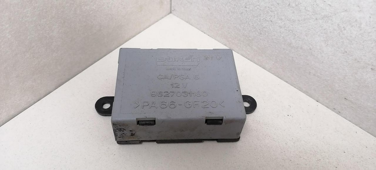 блок управления стеклоподъемниками Citroen Xantia 1 поколение 1997, 1.9 л., D, дизель, 5МКПП, тёмно-серый металлик, хетчбэк 5 дв., передний привод, 9627031180