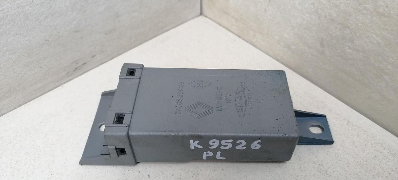 блок управления стеклоподъемниками Renault Laguna 1 поколение B56A/B 1994, 1.8 л., mono, бензин, 5МКПП, хетчбэк 5 дв., передний привод, 7700822926