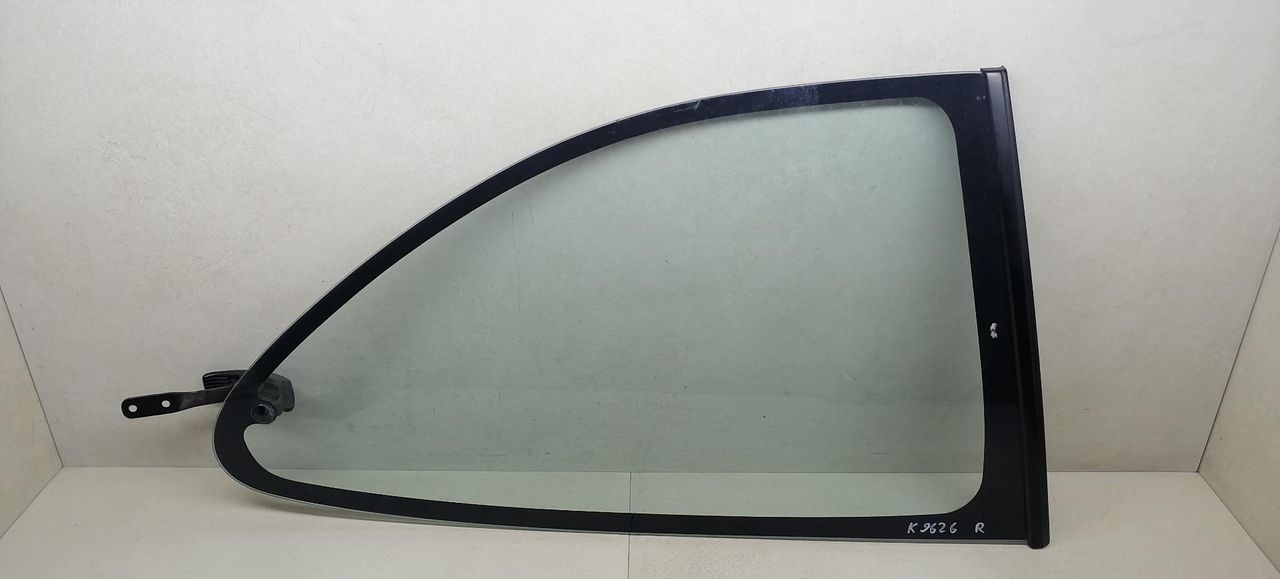 стекло кузовное боковое правое Toyota Corolla 7 поколение (E100) EE101 1996, 1.3 л., 4E-FE, бензин, хетчбэк 3 дв. - фото №1