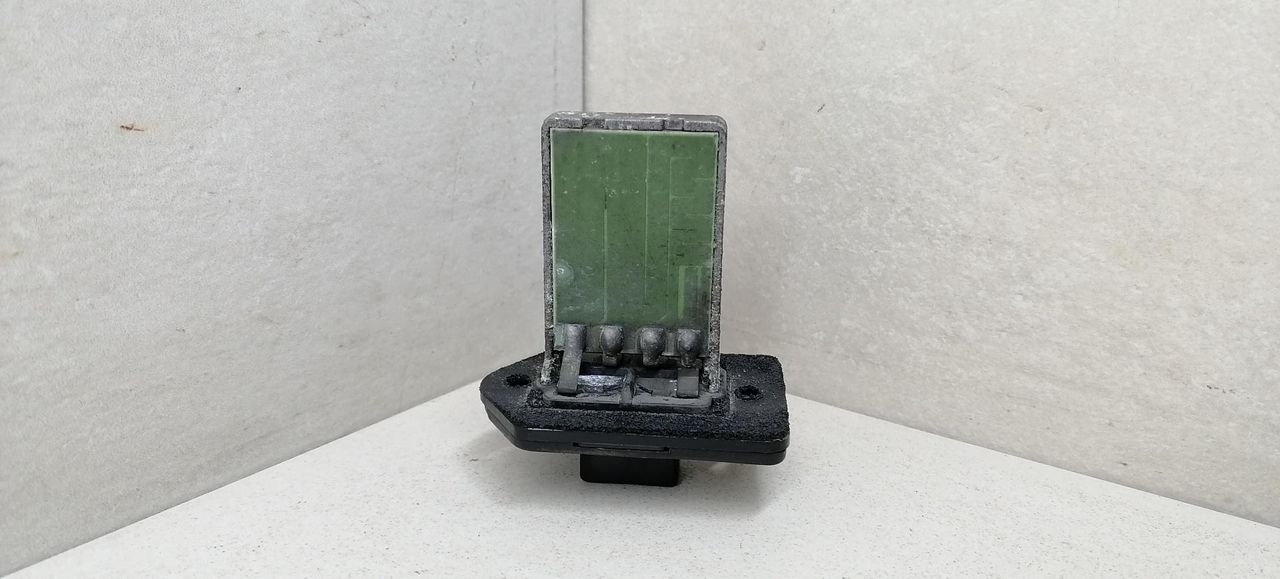 сопротивление печки Daewoo Lanos T100 1998, 1.3 л., MPI, A13SMS, бензин, 5МКПП, зелёный, хетчбэк 3 дв., передний привод, 96247452