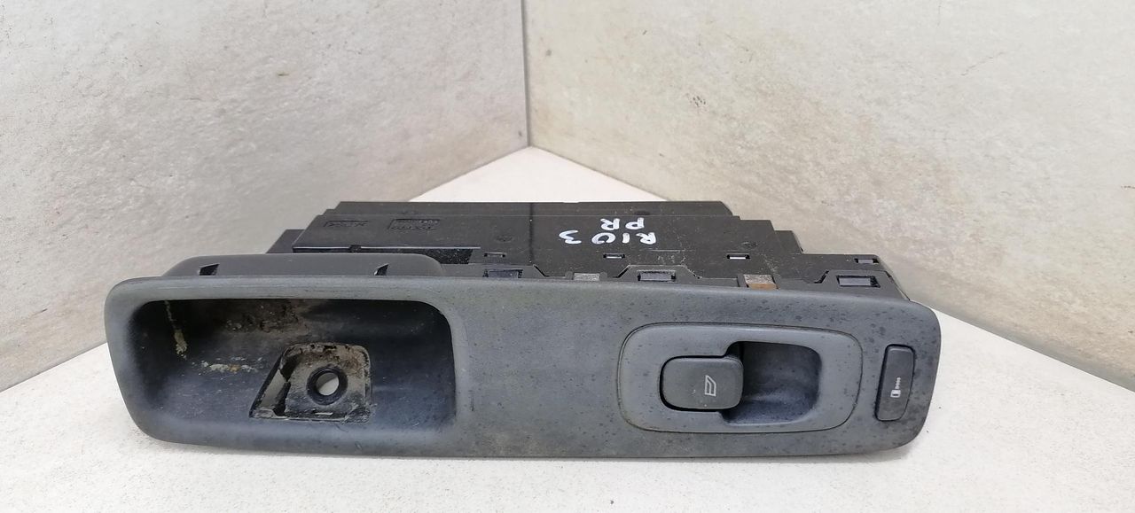 кнопка стеклоподъемника двери передней правой Volvo S80 1 поколение 2000, 2.5 л., TD, D 5252 T, дизель, 5МКПП, серебристый, седан, передний привод