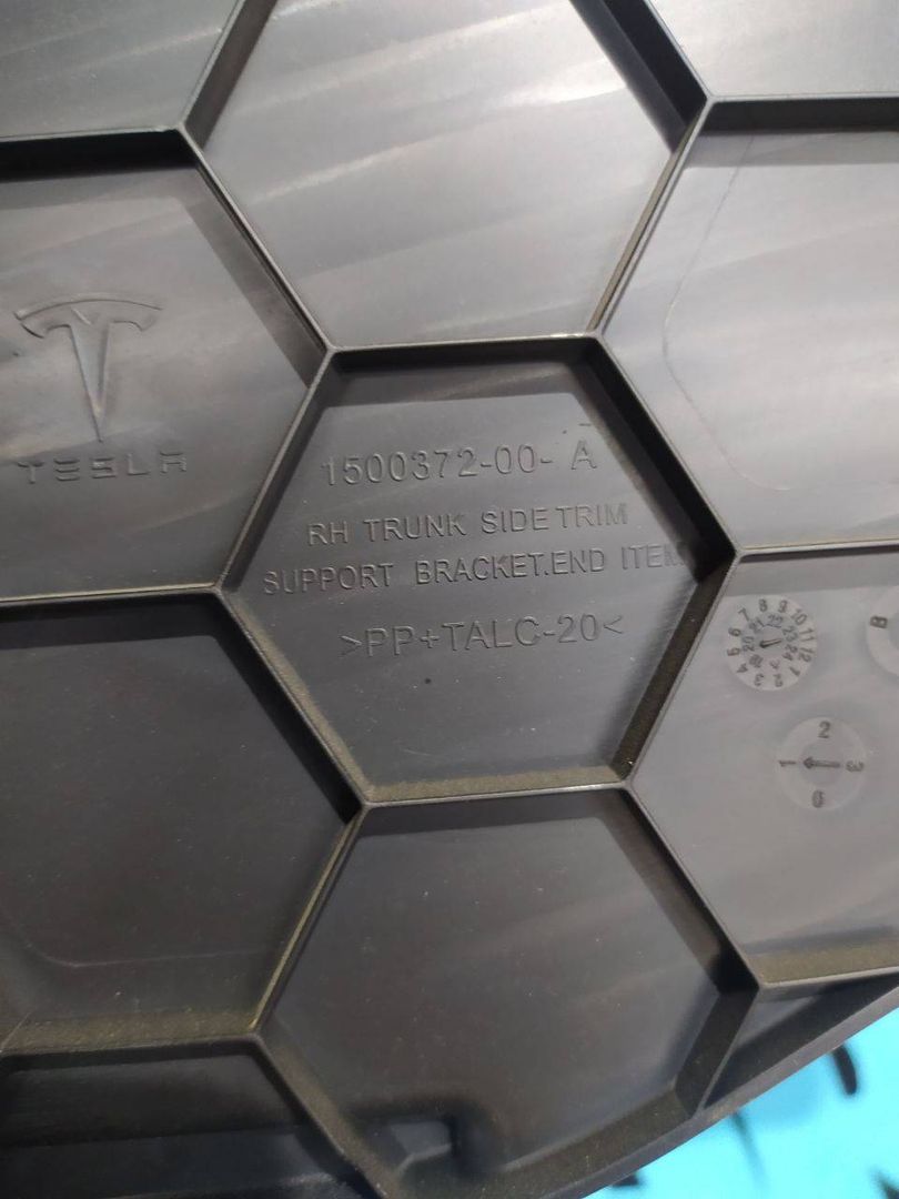 Кронштейн полки багажника Tesla Model 3 1 поколение 2018, 1500372-00-A