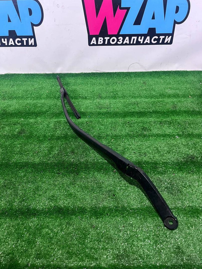 щеткодержатель (поводок стеклоочистителя, дворник) Maserati Levante 1 поколение M161 2019, 3.0 л., дизель, АКПП, внедорожник 5 дв., полный привод