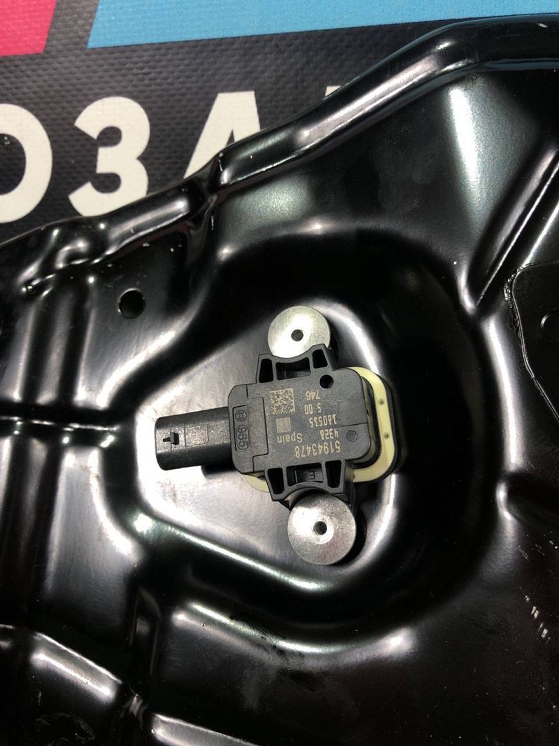 датчик удара Maserati Levante 1 поколение M161 2019, 3.0 л., дизель, АКПП, внедорожник 5 дв., полный привод, 51943478