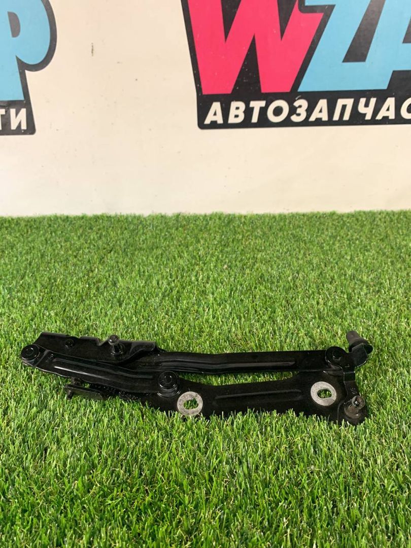 петля крышки багажника Ford Mustang 6 поколение S550 [рестайлинг] 2019, 2.3 л., бензин, купе, задний привод