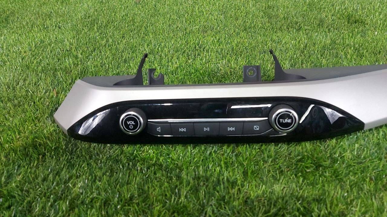 панель управления магнитолой Ford Escape 4 поколение CX482 2021, 1.5 л., бензин, АКПП, внедорожник 5 дв., полный привод