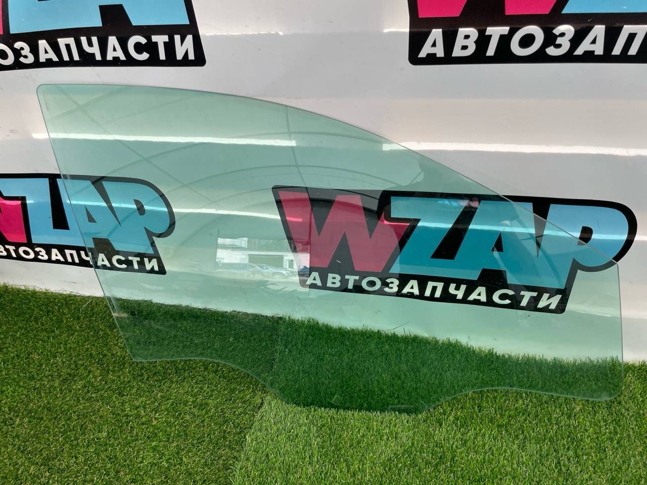 стекло двери передней правой Buick Encore GX 1 поколение 2020, 1.2 л., бензин, вариатор, хетчбэк 5 дв., передний привод