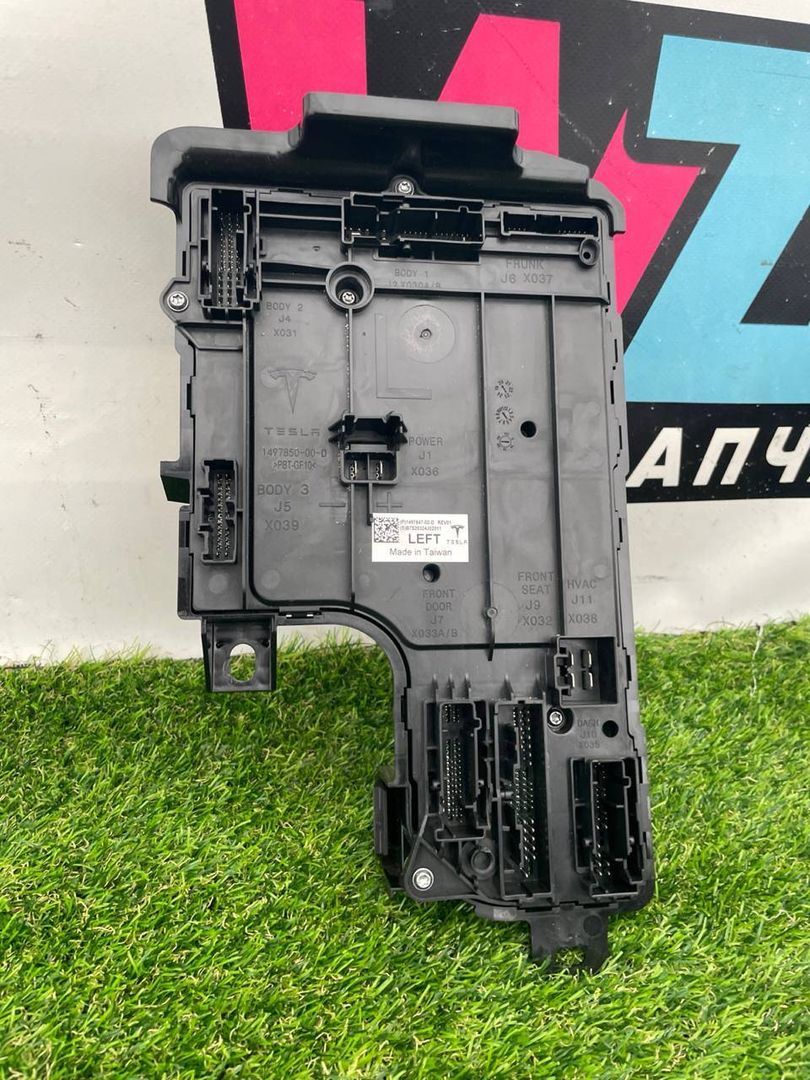 Блок управления BCM (Body Control Module) Tesla Model Y 1 поколение 2022, электро, белый, 149784702D