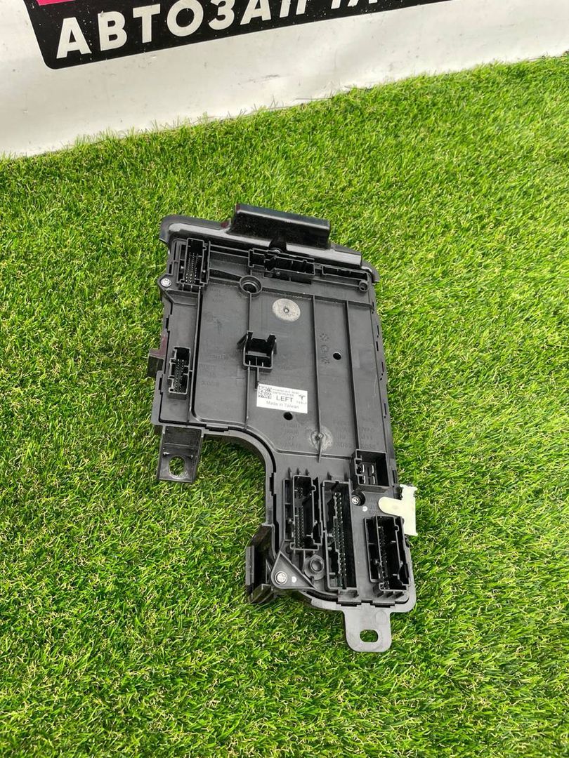 Блок управления BCM (Body Control Module) Tesla Model Y 1 поколение 2022, электро, белый, 149784702D