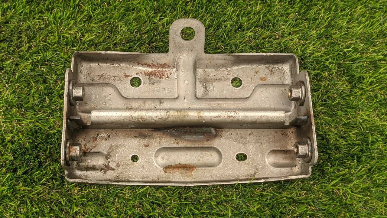 кронштейн (крепление) Ford Mustang 7 поколение S650 2024, 2.3 л., бензин, АКПП, черный, купе, задний привод, C045G08