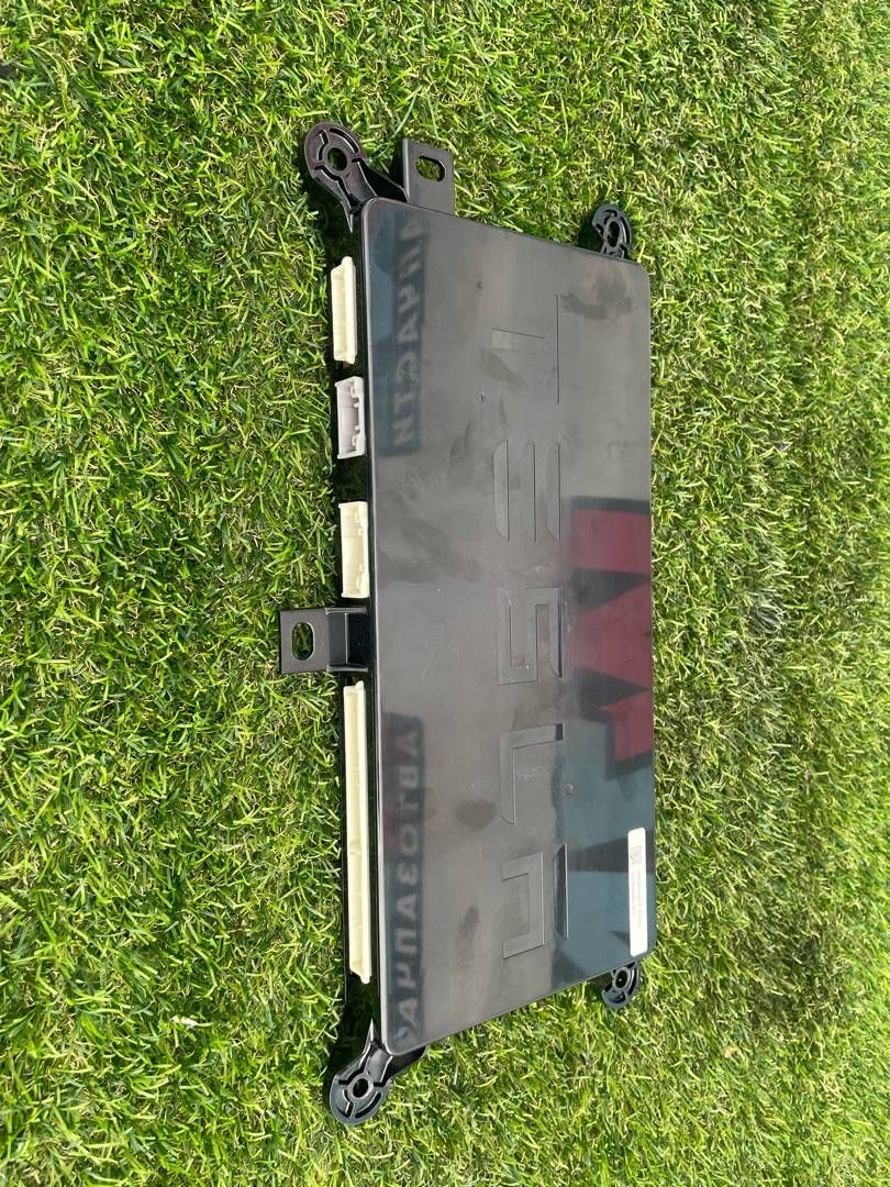 Блок управления BCM (Body Control Module) Tesla Model X 1 поколение 2018, электро, хетчбэк 5 дв., 1043900-00-E