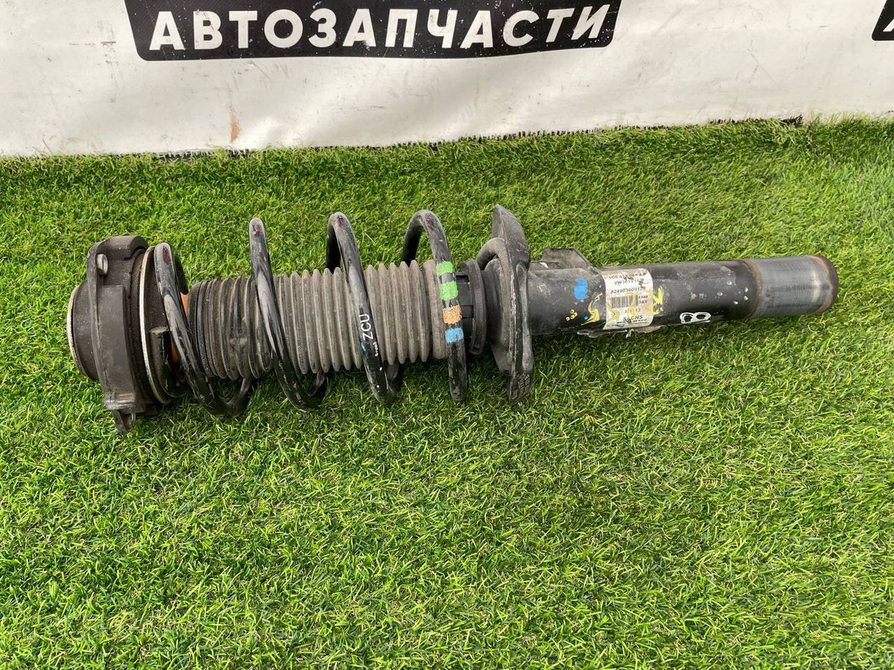 стойка передняя правая Volkswagen Jetta 6 поколение 2014, 1.4 л., бензин, МКПП, седан, передний привод