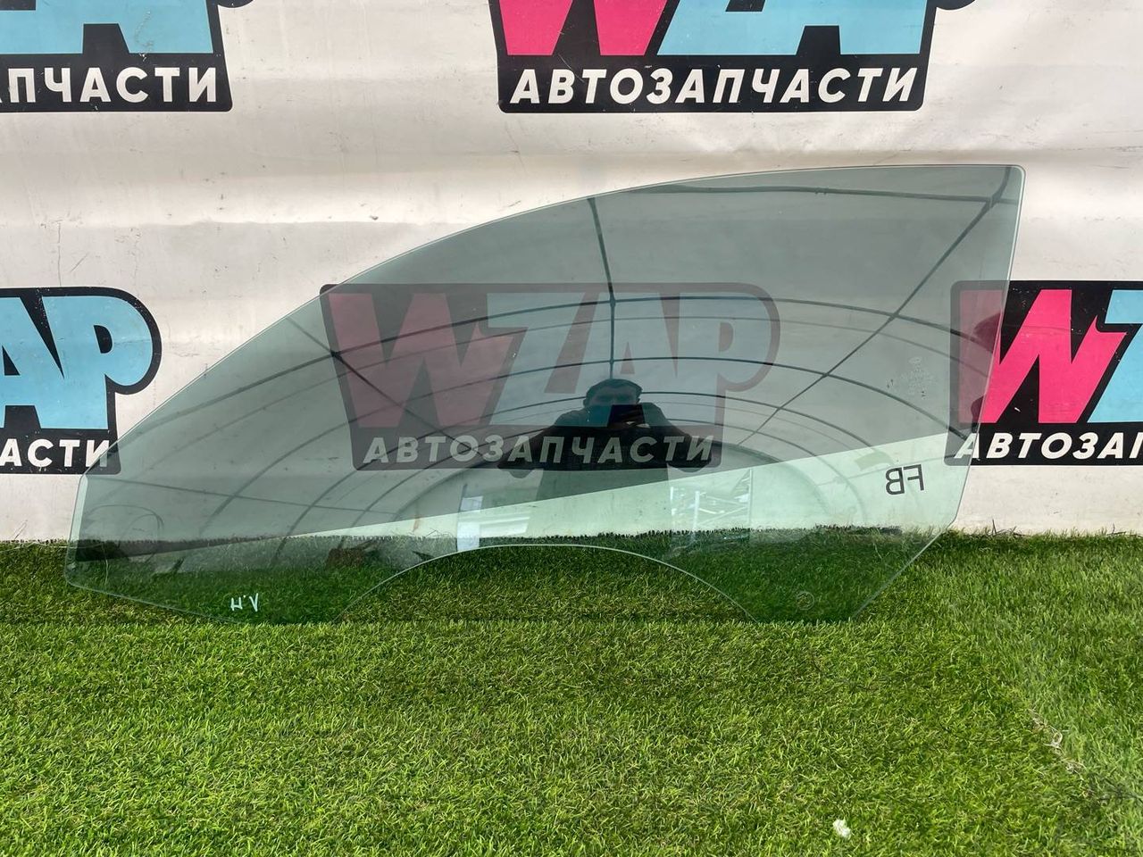 стекло двери передней левой Ford Mustang 6 поколение S550 [рестайлинг] 2020, 2.3 л., бензин, АКПП, серый, купе, задний привод, JR3B-6321411-AC