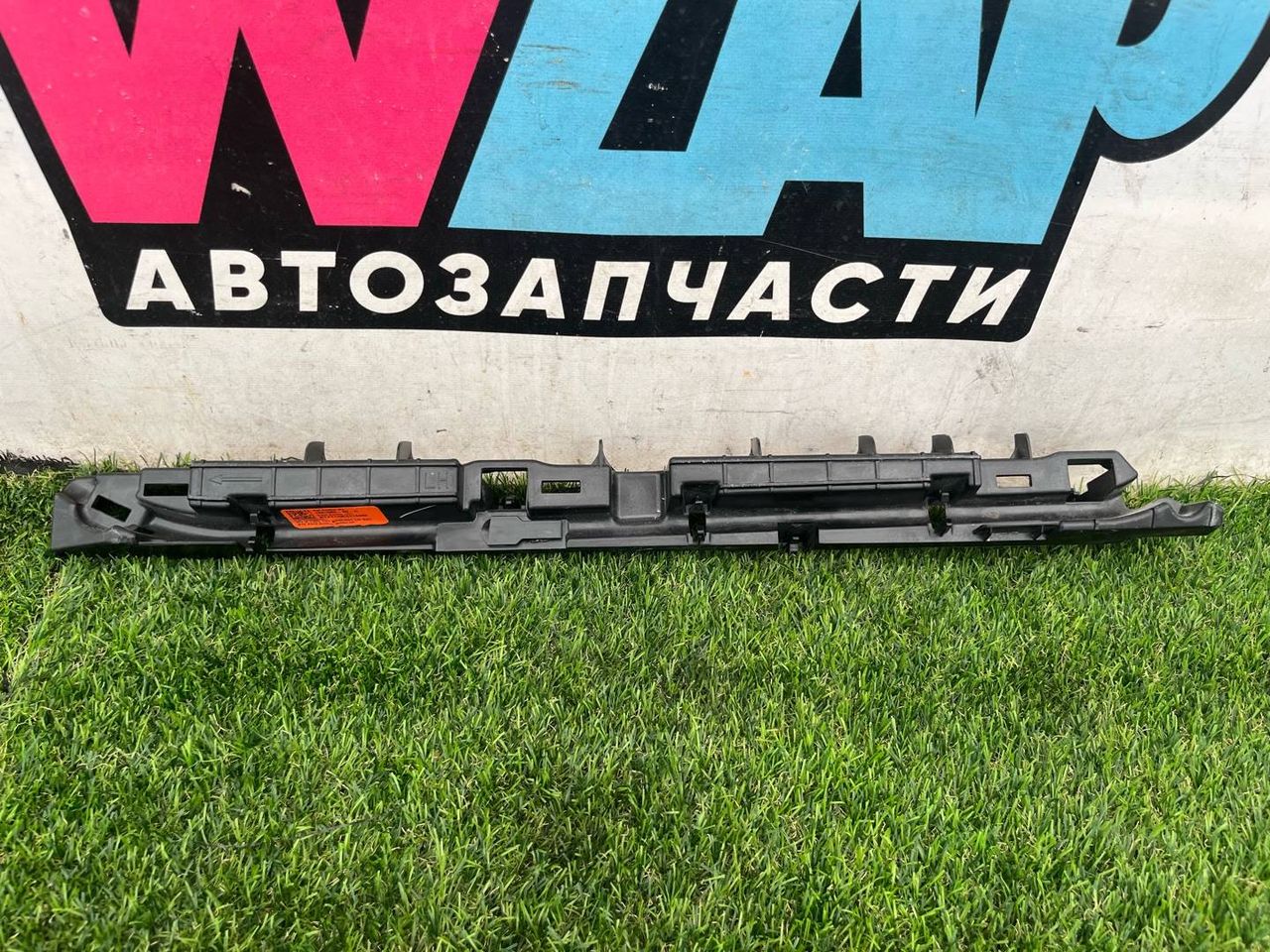 Кронштейн крепления порога Tesla Model Y 1 поколение 2022, электро, белый, 1521682-00-C
