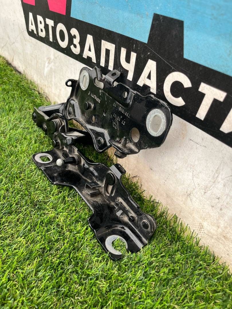 петля капота правая BMW X3 G01 (2017 - 2026), 7397500