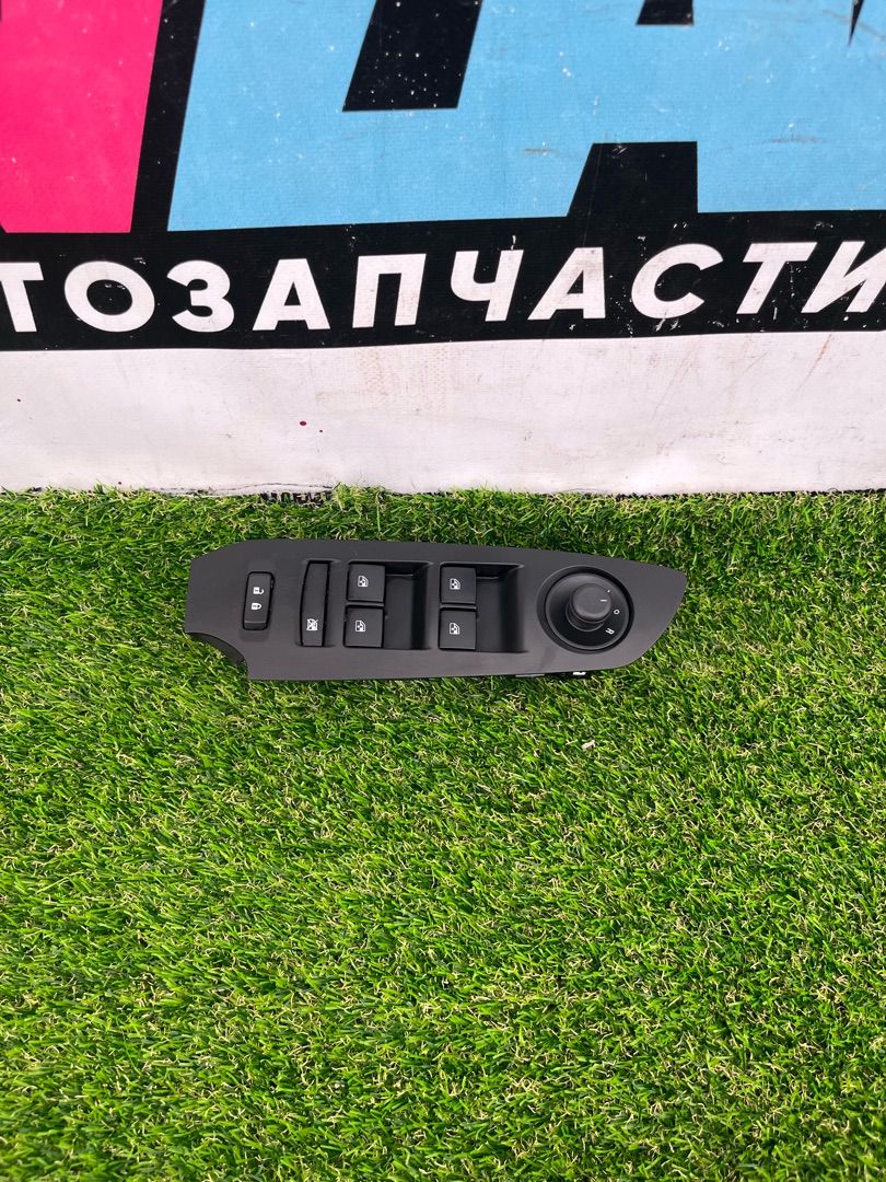 кнопка стеклоподъемника двери передней левой Chevrolet Trax 1 поколение [рестайлинг] 2021, 1.4 л., бензин, АКПП, черный, внедорожник 5 дв., передний привод, 13408454, 42406141, 95393885