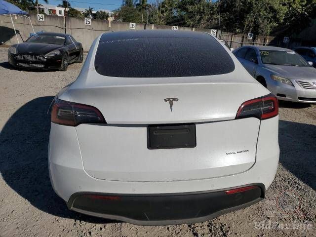 Tesla Model Y 2022
