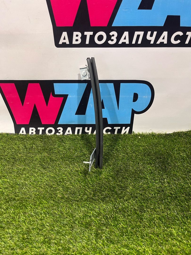 направляющая стекла Ford Mustang 7 поколение S650 2024, 2.3 л., бензин, АКПП, черный, купе, задний привод, FR3B63263A20AA