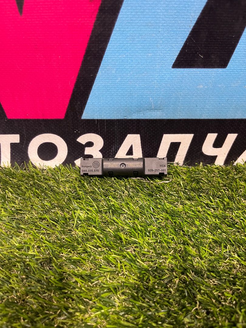усилитель антенны Volkswagen Jetta 7 поколение 2019, 1.4 л., бензин, АКПП, седан, передний привод, 5N0035570