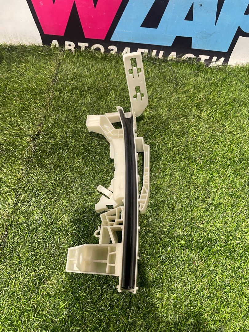 направляющая стекла Ford Explorer 6 поколение U625 2020, 2.3 л., бензин, АКПП, внедорожник 5 дв., полный привод, LB5BS219A65BS