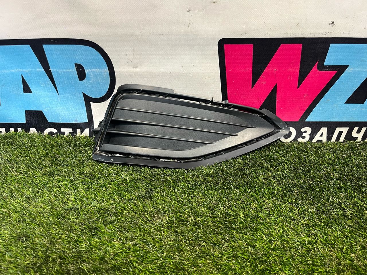заглушка (решетка) в бампер Volkswagen Jetta 7 поколение 2019, 1.4 л., бензин, АКПП, седан, передний привод, 17A853666