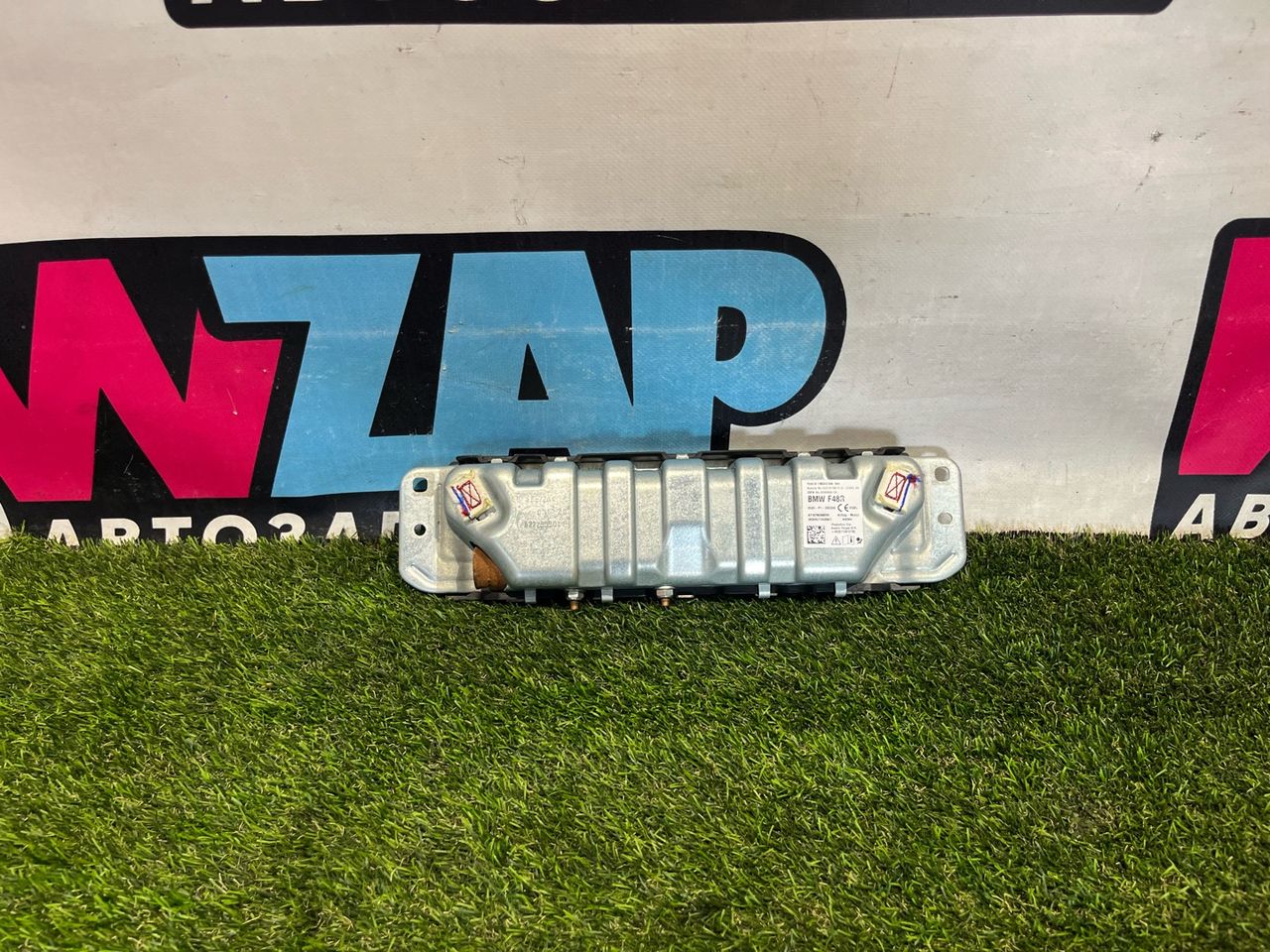 подушка безопасности коленная Mini Cabrio 3 поколение [рестайлинг] 2021, 1.5 л., бензин, АКПП, красный, кабриолет, передний привод, 9296980