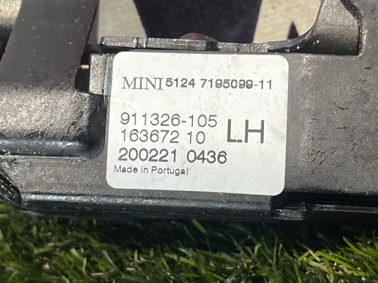 замок багажника Mini Cabrio 3 поколение [рестайлинг] 2021, 1.5 л., бензин, АКПП, красный, кабриолет, передний привод, 7195099