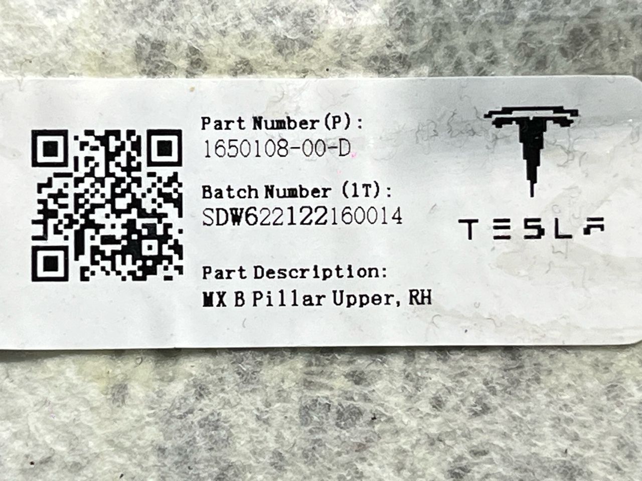 обшивка стойки центральной правой Tesla Model X 1 поколение [рестайлинг] 2022, электро, 1650108-00-D