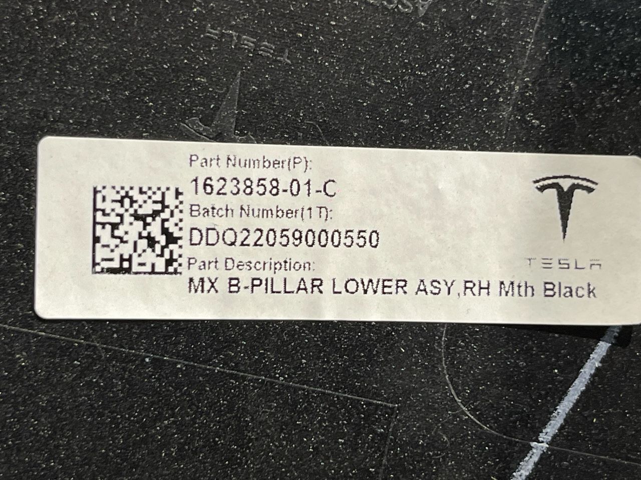 обшивка стойки центральной правой Tesla Model X 1 поколение [рестайлинг] 2022, электро, 1623858-01-C