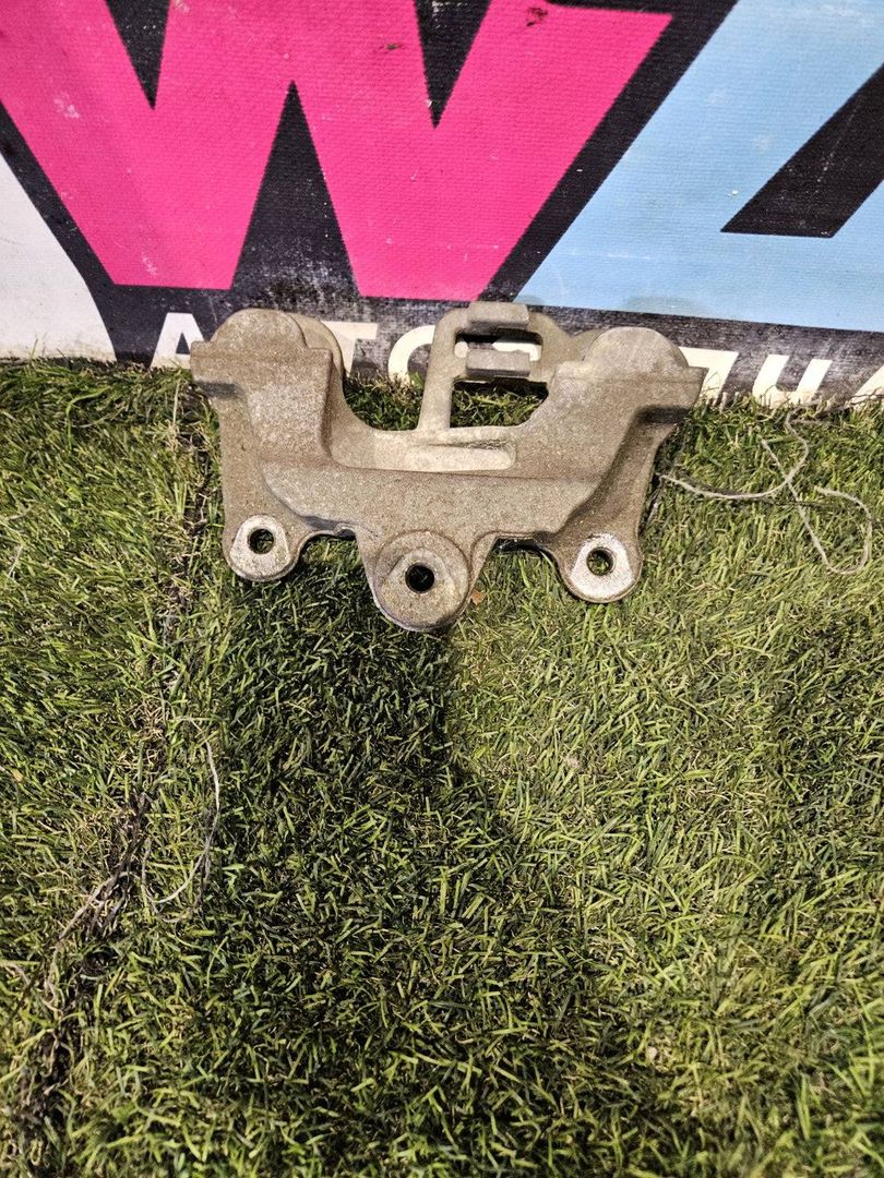 кронштейн (крепление) Mercedes-Benz C-Класс W205/S205/C205 (2014 - 2018), A2640901100