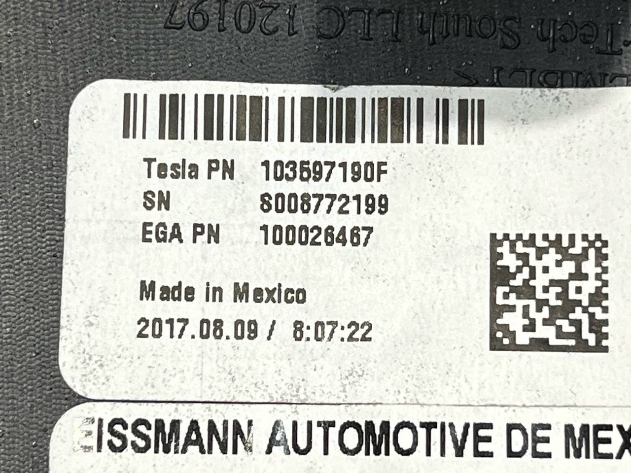 обшивка стойки центральной правой Tesla Model X 1 поколение 2017, электро, белый, 1035971-90-F