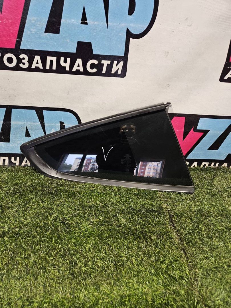 стекло кузовное боковое правое Ford Mustang 6 поколение S550 [рестайлинг] 2019, 2.3 л., бензин, МКПП, черный, купе, задний привод