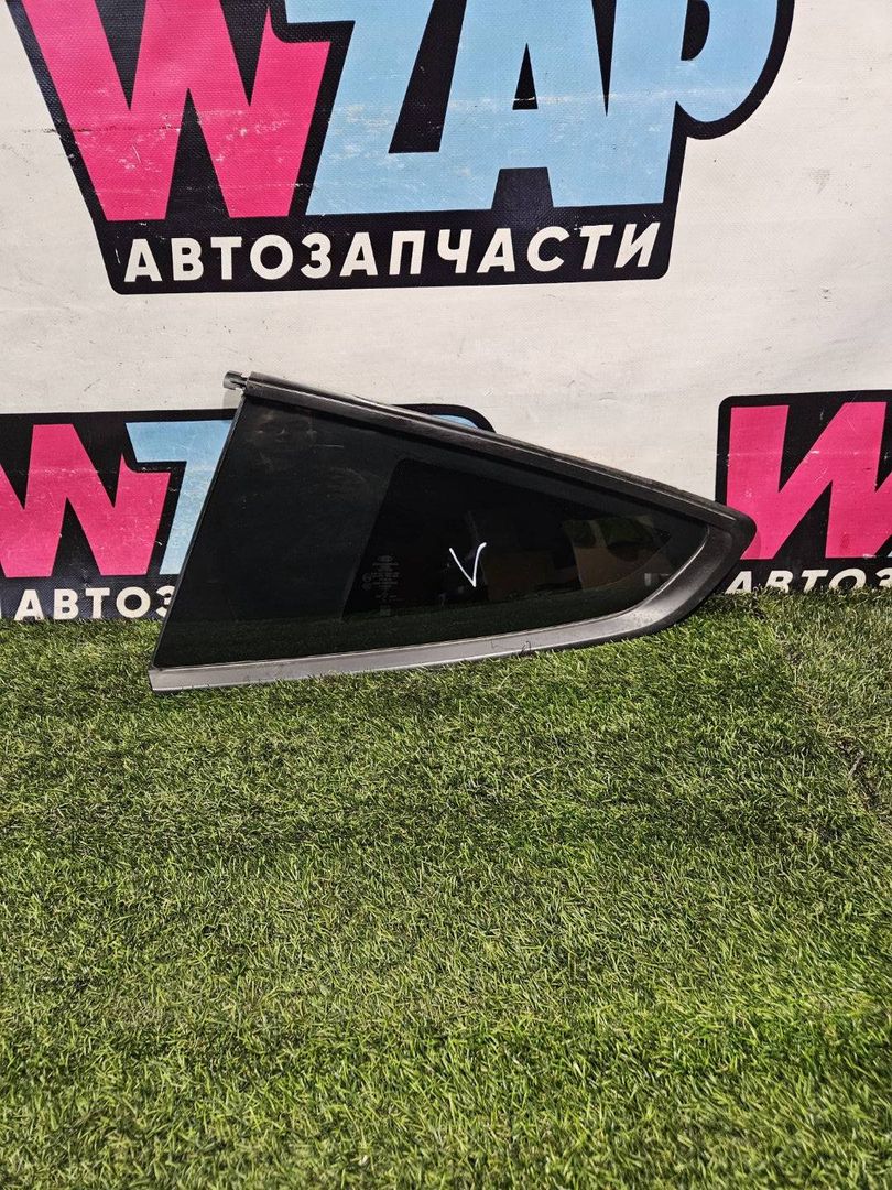 стекло кузовное боковое левое Ford Mustang 6 поколение S550 [рестайлинг] 2019, 2.3 л., бензин, МКПП, черный, купе, задний привод