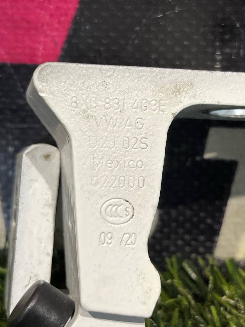 петля двери Volkswagen Tiguan 2 поколение 2020, 2.0 л., бензин, АКПП, внедорожник 5 дв., 8X0831403E