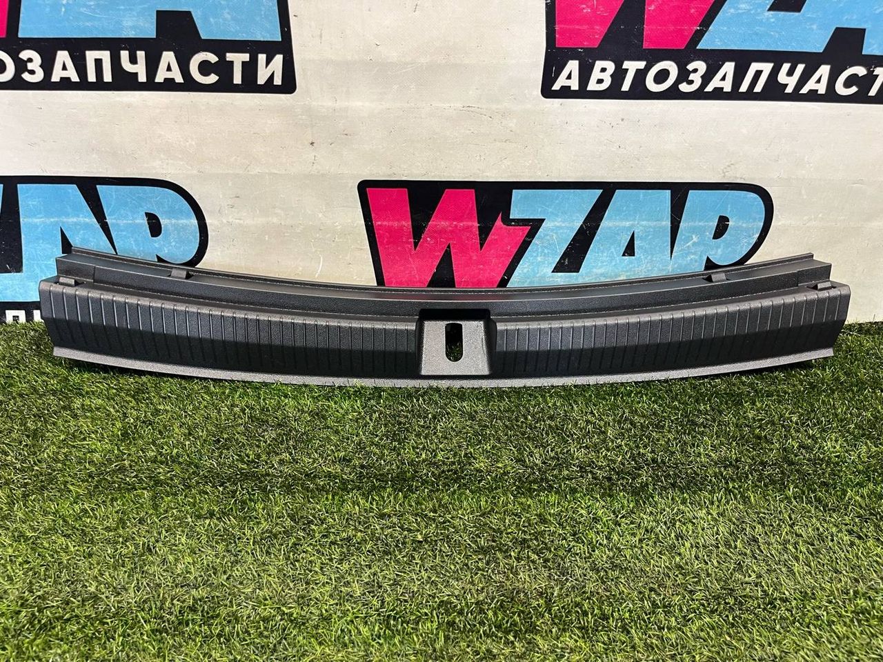 накладка внутренняя на заднюю панель кузова Volkswagen Tiguan 2 поколение 2020, 2.0 л., бензин, АКПП, внедорожник 5 дв., 5NN863459