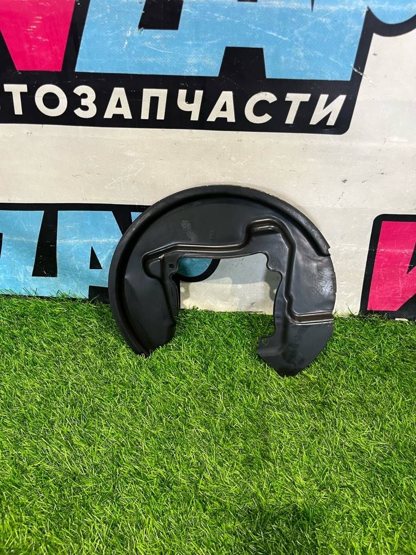 защитный кожух тормозного механизма Ford Mustang 6 поколение S550 [рестайлинг] 2020, 2.3 л., бензин, АКПП, белый, кабриолет, задний привод, FR3C-2K316-FA