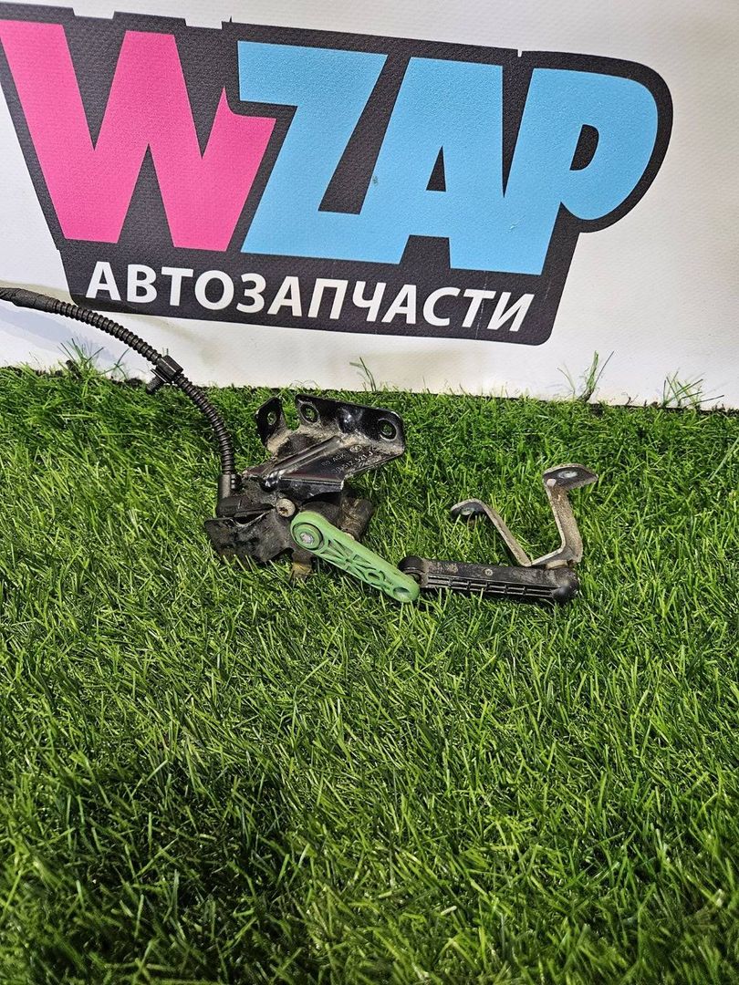 датчик дорожного просвета Volkswagen Passat B8 2016, 2.0 л., дизель, универсал, передний привод, правый руль, 5Q0512521J