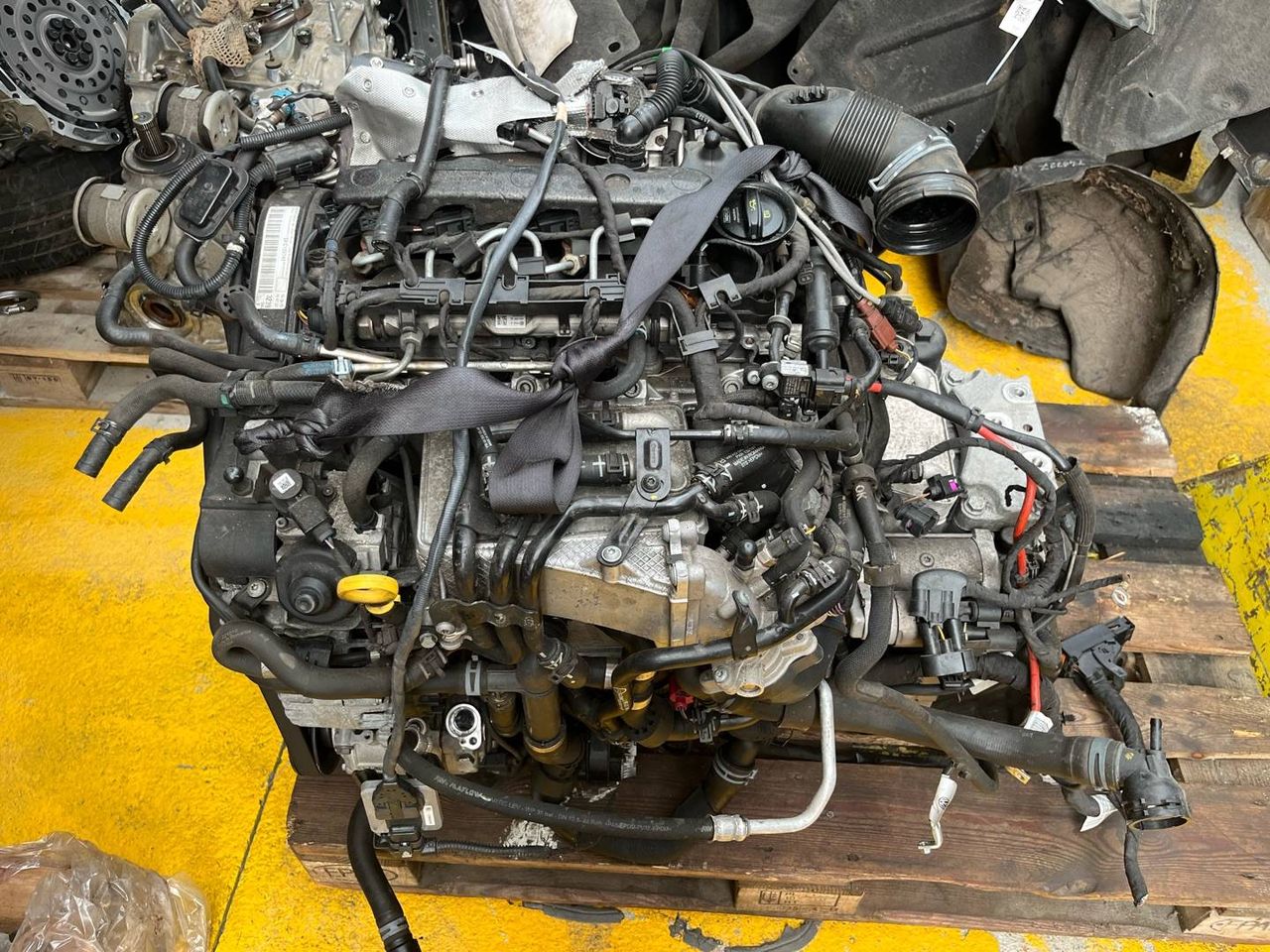 двигатель Volkswagen Passat B8 2016, 2.0 л., дизель, универсал, передний привод, правый руль, 03N023C