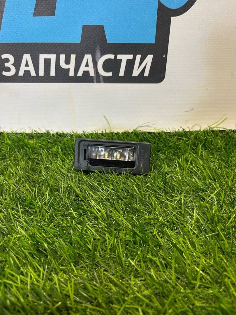 подсветка номера Volkswagen Passat B8 2016, 2.0 л., дизель, универсал, передний привод, правый руль, 3AF943021A