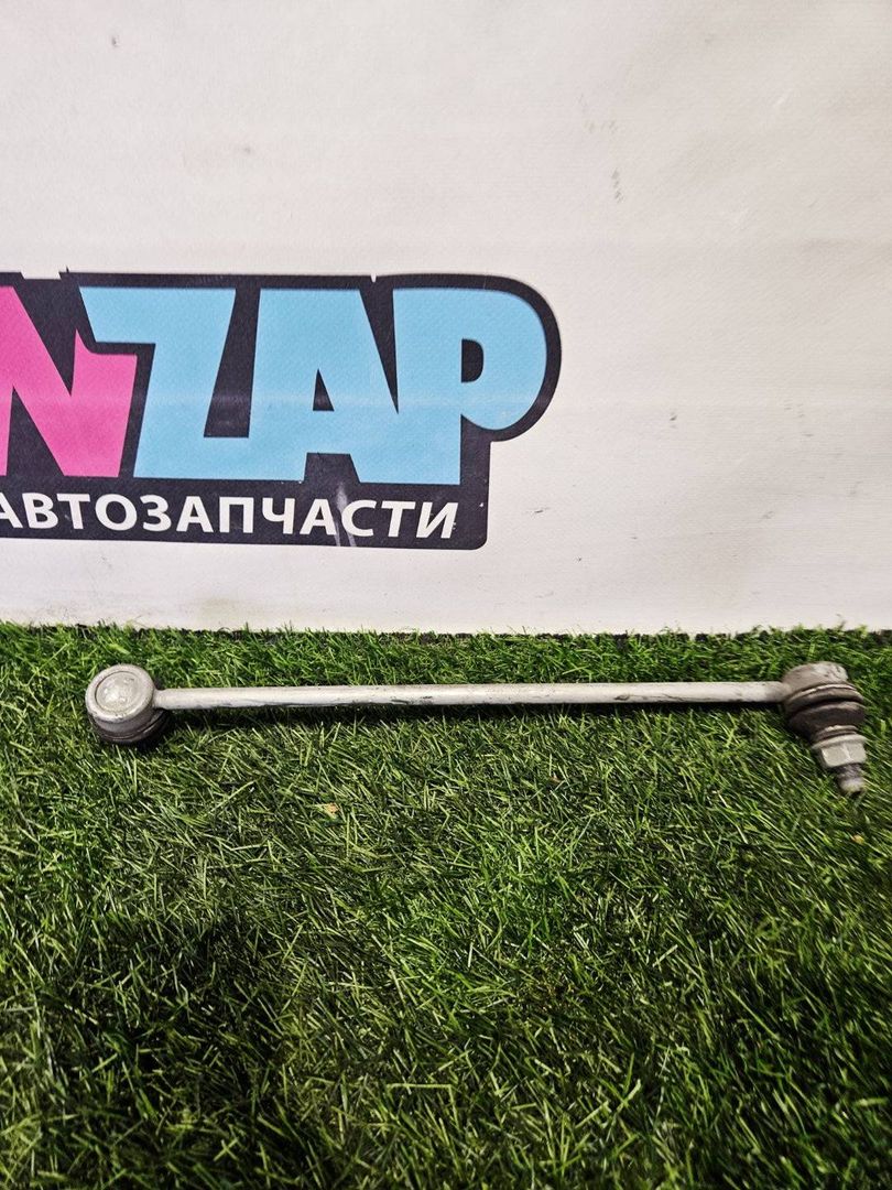 стойка стабилизатора Volkswagen Passat B8 2016, 2.0 л., дизель, универсал, передний привод, правый руль