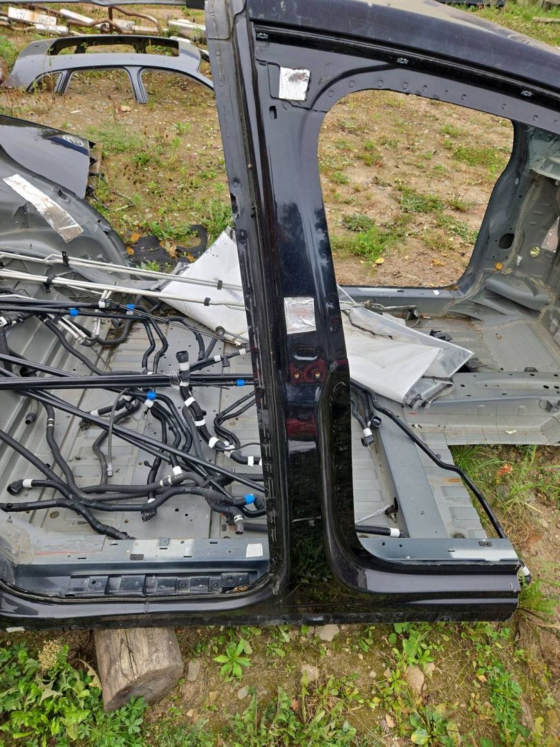 Стойка кузовная центральная правая Tesla Model X 1 поколение (2015 - 2021)