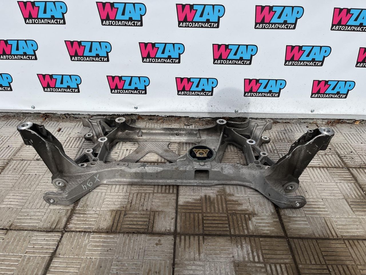 балка подвески передняя (подрамник) Volkswagen Passat B8 2016, 2.0 л., дизель, универсал, передний привод, правый руль, 3Q0199369E