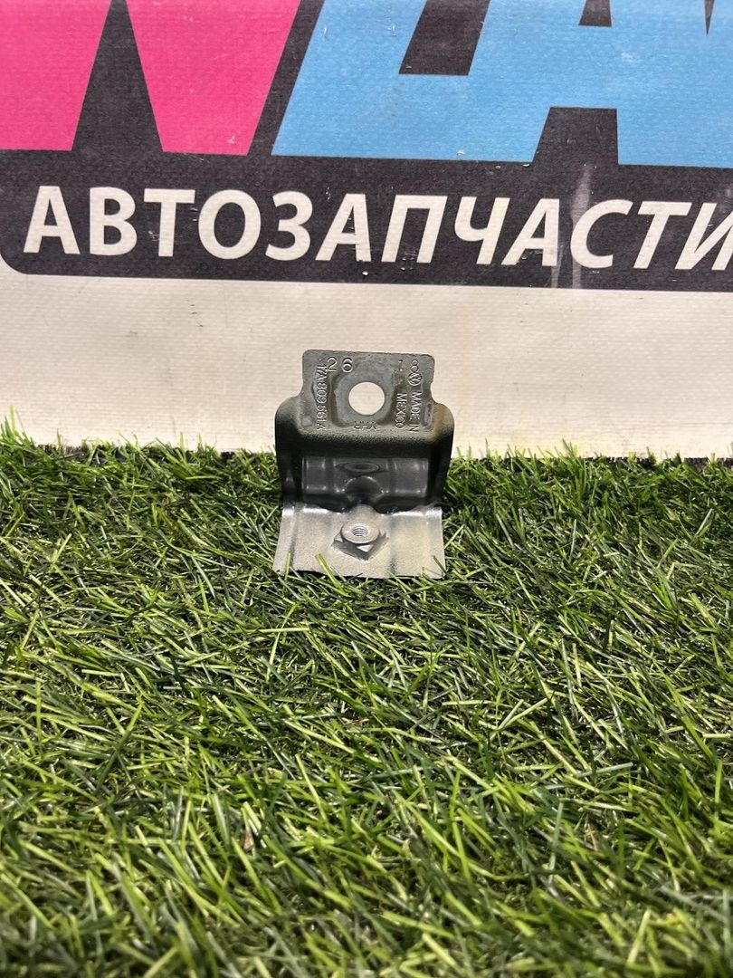 крепление ( кронштейн ) крыла Volkswagen Jetta 7 поколение 2019, 1.4 л., бензин, АКПП, серый, седан, передний привод, 17A809561A
