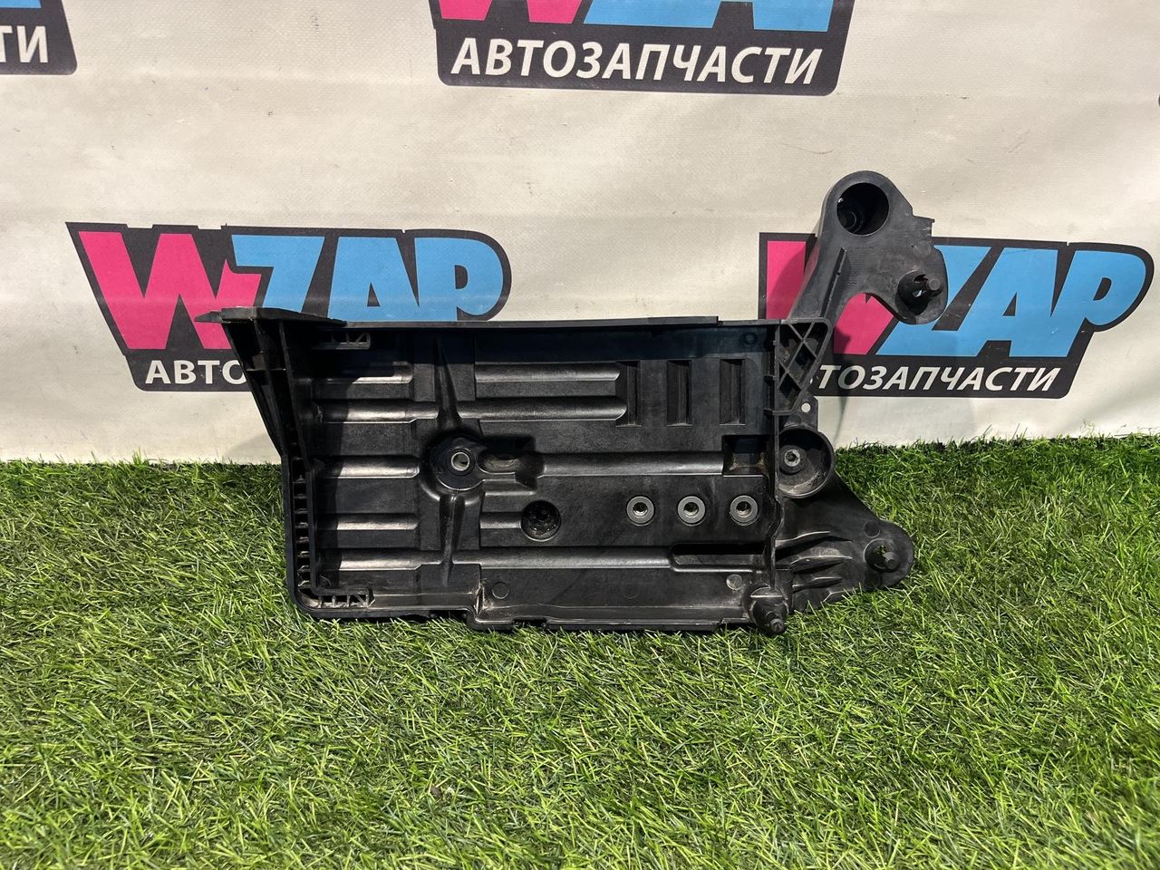 полка аккумулятора Volkswagen Jetta 7 поколение 2019, 1.4 л., бензин, АКПП, серый, седан, передний привод, 5Q0915331K