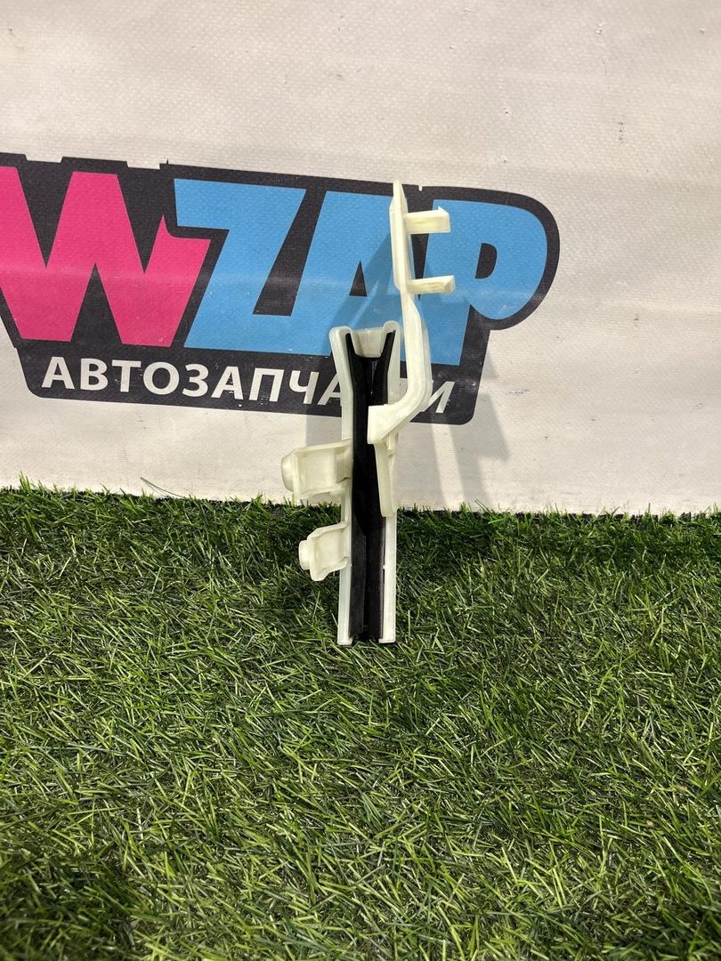 направляющая стекла Jeep Wrangler 4 поколение 2019, 2.0 л., бензин, АКПП, внедорожник 5 дв., полный привод, C82987-105