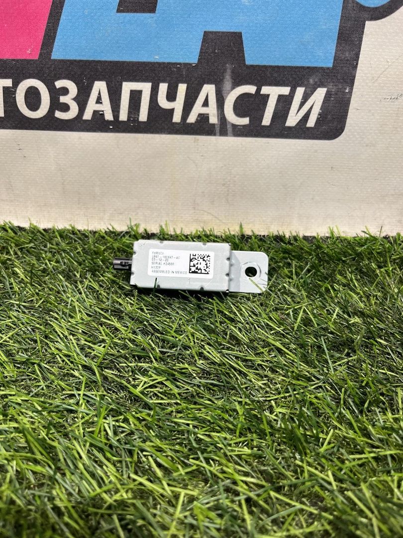 усилитель антенны Ford Escape 4 поколение CX482 2020, 1.5 л., бензин, АКПП, внедорожник 5 дв., LB5T-18C847-AC