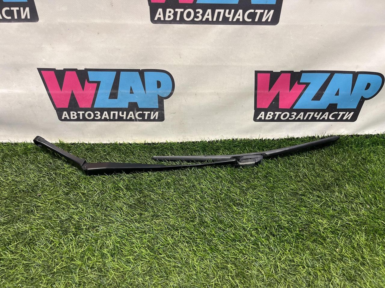 щеткодержатель (поводок стеклоочистителя, дворник) Volkswagen Jetta 7 поколение 2019, 1.4 л., бензин, АКПП, серый, седан, передний привод, 17B955409