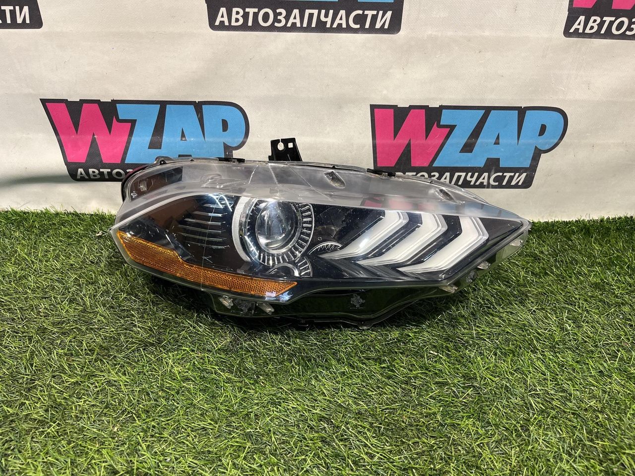 фара правая Ford Mustang 6 поколение S550 [рестайлинг] 2019, 2.3 л., бензин, АКПП, кабриолет, задний привод, JR3B13005A